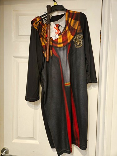 Bnwt harry potter gryffindor - harry,